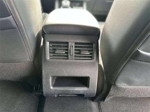 Used 2023 Mitsubishi Outlander SE image 24