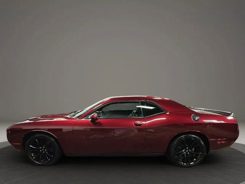 Used 2018 Dodge Challenger SXT Plus image 2