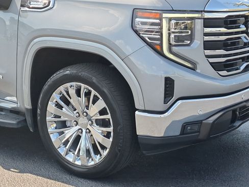 Used 2023 GMC Sierra 1500 SLT w/ SLT Premium Package AWD/4WD image 9