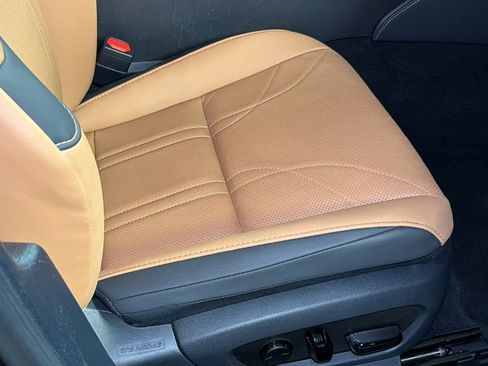 Used 2025 Lexus ES 300h w/ Technology Package image 12