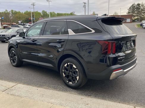 Used 2024 Kia Sorento S image 5