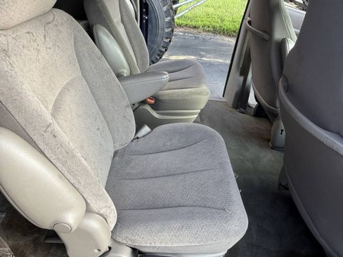 Used 2003 Chrysler Town & Country LX FWD image 20
