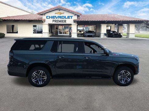 New 2026 Chevrolet Suburban Z71 w/ Z71 Off-Road Package AWD/4WD image 9
