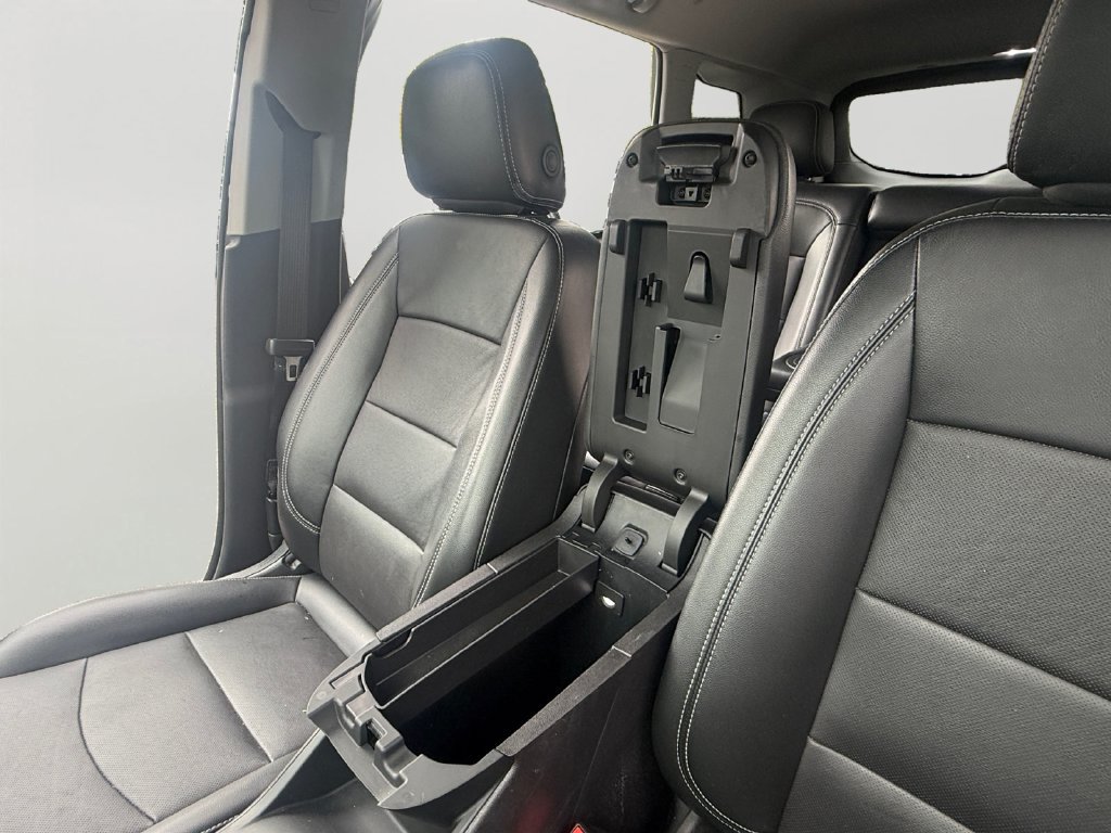 Used 2024 GMC Terrain SLT AWD/4WD image 20