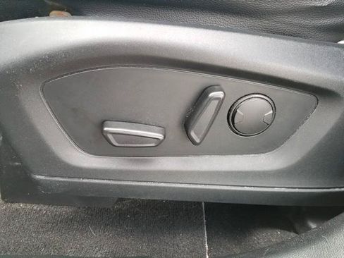Used 2020 Ford Explorer XLT w/ Equipment Group 202A AWD/4WD image 14