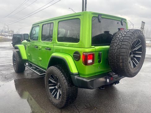 Used 2019 Jeep Wrangler Unlimited Sahara w/ Uconnect 4C Nav & Sound Group AWD/4WD image 3