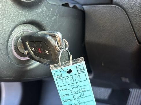 Used 2025 Toyota RAV4 LE AWD/4WD image 13