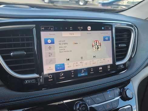 Certified 2021 Chrysler Pacifica Touring-L image 26