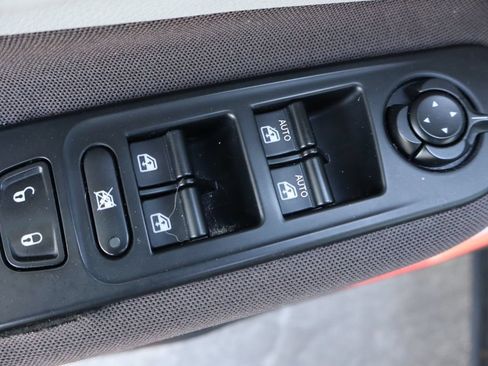 Used 2015 Jeep Renegade Latitude w/ Popular Equipment Group AWD/4WD image 27