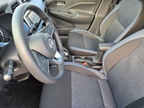 Used 2025 Nissan Versa SV w/ Trunk Package image 20