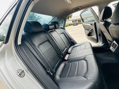 Used 2013 Volkswagen Passat 2.5 SE FWD image 22