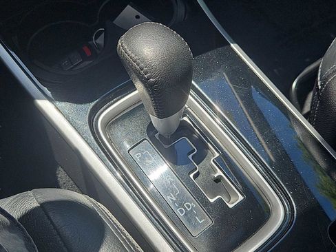 Used 2017 Mitsubishi Outlander SEL AWD/4WD image 26