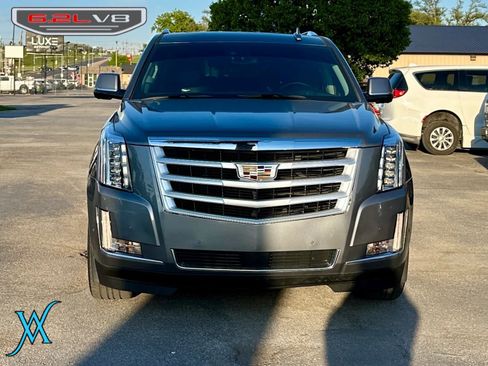 Used 2020 Cadillac Escalade Luxury AWD/4WD image 2