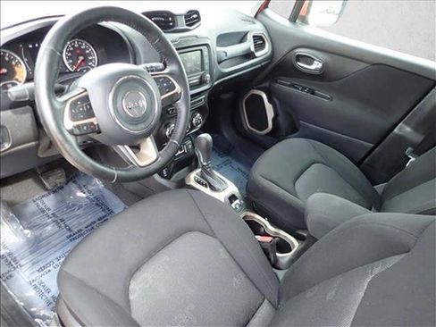 Used 2017 Jeep Renegade Latitude w/ Cold Weather Group AWD/4WD image 10