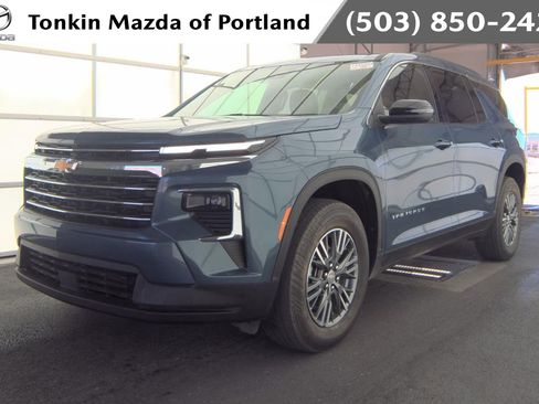 Used 2025 Chevrolet Traverse LT AWD/4WD image 1