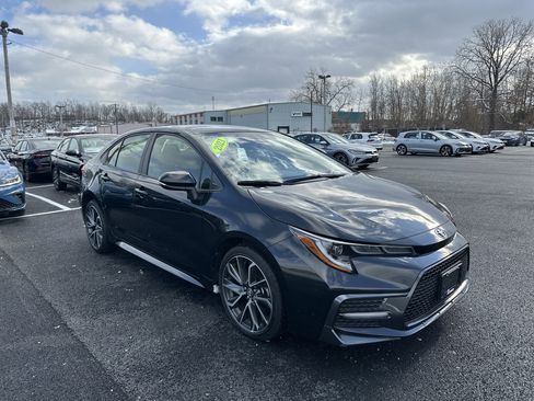 Used 2021 Toyota Corolla SE image 3