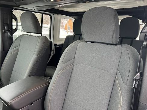 Used 2025 Jeep Wrangler Unlimited Sahara image 14