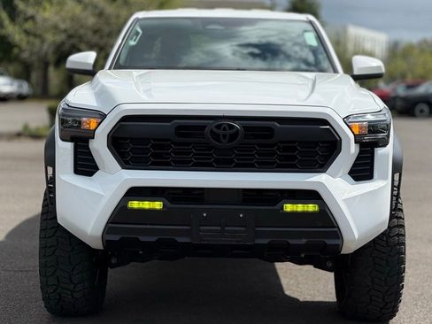 Used 2024 Toyota Tacoma TRD Off-Road image 8