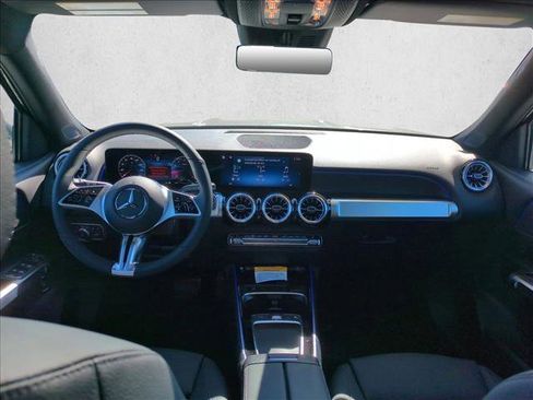 New 2026 Mercedes-Benz GLB 250 4MATIC image 14