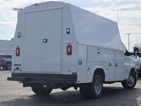 New 2025 Chevrolet Express 3500 w/ Power Convenience Package RWD image 17