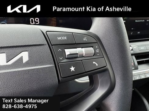 New 2025 Kia K4 LXS image 12