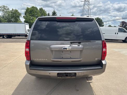 Used 2007 Chevrolet Suburban LT w/ LT Preferred Equipment Group AWD/4WD image 5