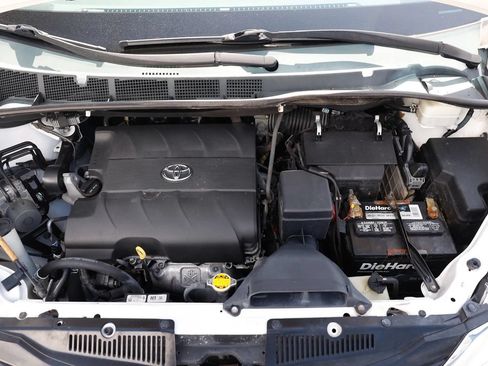 Used 2014 Toyota Sienna LE FWD image 47