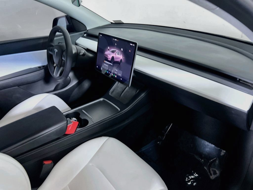 Used 2022 Tesla Model Y Performance AWD/4WD image 25