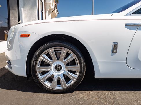 Used 2017 Rolls-Royce Dawn image 9