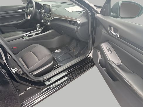 Used 2024 Nissan Altima 2.5 SV image 8