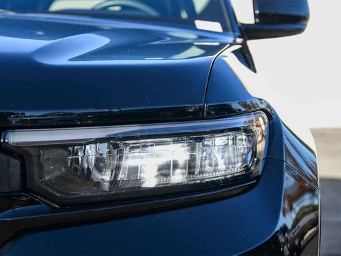 Used 2023 Jeep Grand Cherokee Limited w/ Black Appearance Package image 8