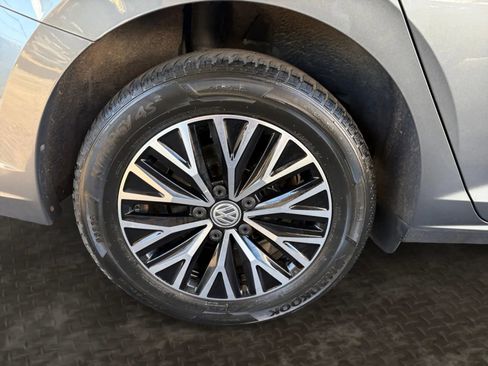 Used 2019 Volkswagen Jetta SEL w/ Cold Weather Package FWD image 40
