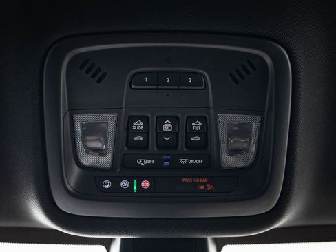 Used 2023 Chevrolet Traverse Premier image 40