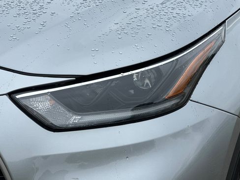 Used 2021 Toyota Highlander LE image 51