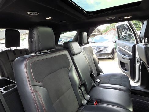 Used 2019 Ford Explorer XLT w/ Equipment Group 202A AWD/4WD image 44