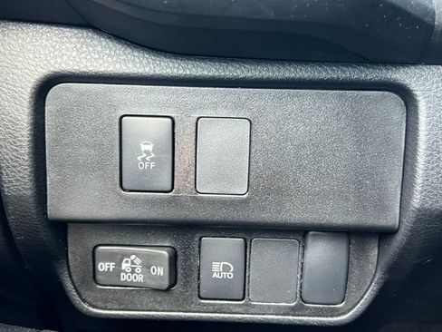 Used 2023 Toyota Tacoma SR AWD/4WD image 19