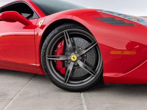 Used 2014 Ferrari 458 Speciale Coupe RWD image 9