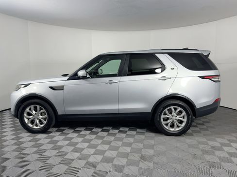 Used 2019 Land Rover Discovery SE image 2