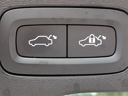 Certified 2023 Volvo XC60 B5 Ultimate image 14