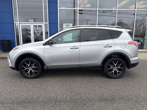 Used 2017 Toyota RAV4 SE image 9