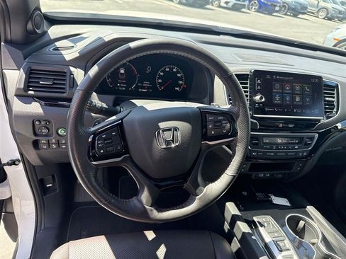 Certified 2025 Honda Ridgeline Black Edition image 16
