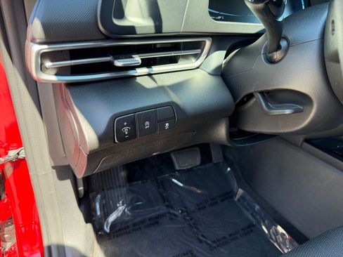 Used 2025 Hyundai Elantra SE FWD image 19