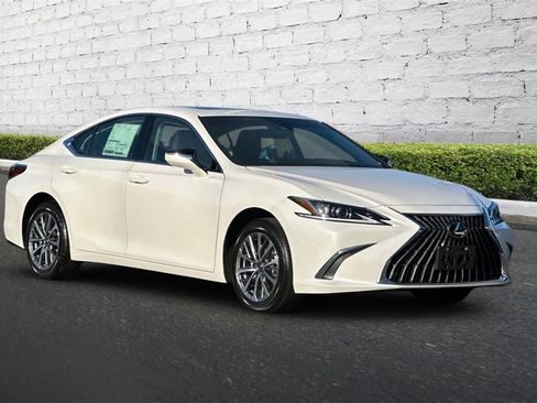 New 2025 Lexus ES 350 image 2