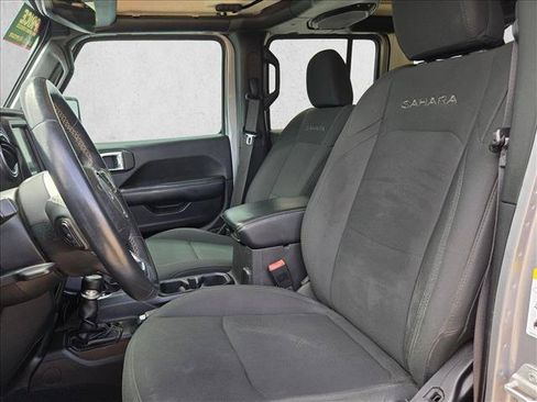 Used 2018 Jeep Wrangler Unlimited Sahara AWD/4WD image 11