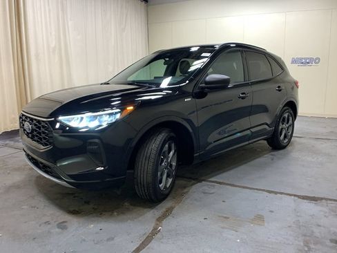 Used 2024 Ford Escape ST-Line w/ Tech Pack #1 AWD/4WD image 7