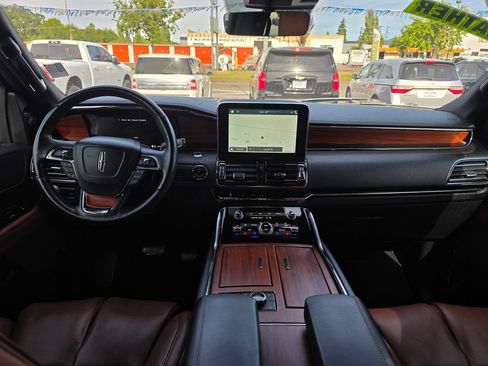 Used 2019 Lincoln Navigator Reserve AWD/4WD image 5