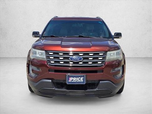 Used 2016 Ford Explorer XLT w/ Equipment Group 202A FWD image 2