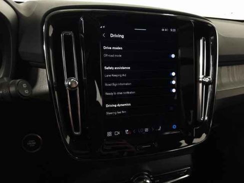 Certified 2025 Volvo XC40 B5 Core image 22