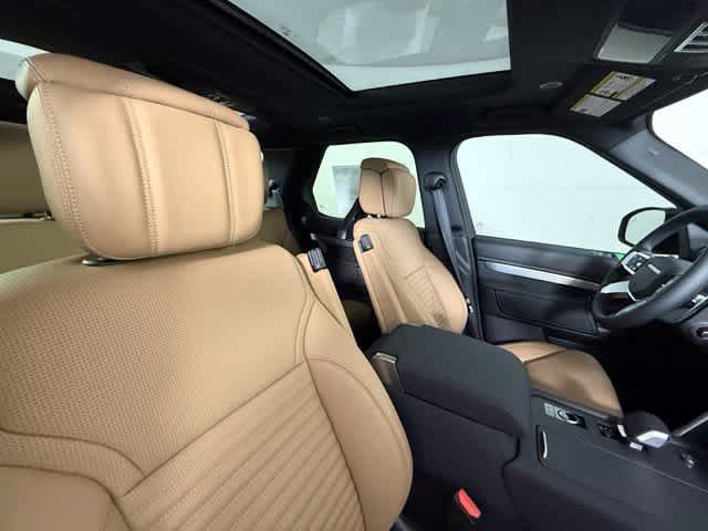 New 2026 Land Rover Discovery Limited Edition AWD/4WD image 28