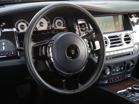 Certified 2015 Rolls-Royce Wraith RWD image 17